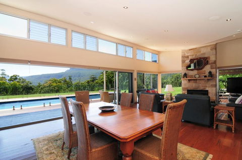 Bottlebrush Lodge - Great Views And A Pool! - Kempsey Accommodation 2
