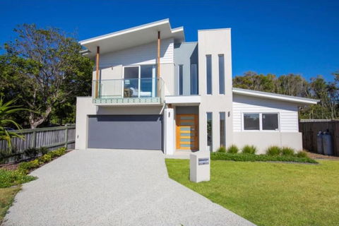 Brand New PRIZE HOME 50m Path To Beach - Kempsey Accommodation 3