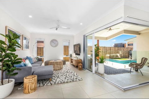 Brand New PRIZE HOME 50m Path To Beach - Kempsey Accommodation 0