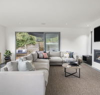 Bridgewater Luxury family retreat close to the beach - Kempsey Accommodation