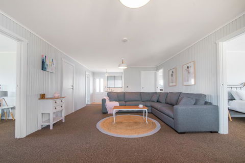 Bridport Holiday House - Kempsey Accommodation 0