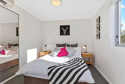 Bright Central Pad With Rooftop Pool, Gym & Parking - Kempsey Accommodation 2