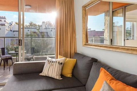 Bright Central Pad With Rooftop Pool, Gym & Parking - Kempsey Accommodation 3