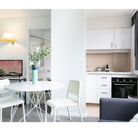 Bright modern studio steps from the action - Kempsey Accommodation