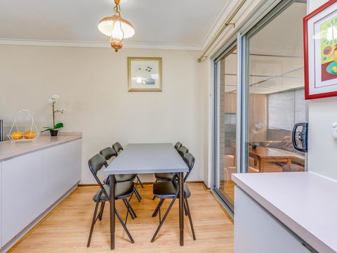 Bright, Neat & Convenient House - Kempsey Accommodation 2