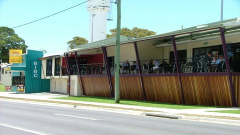 Bring The Family, Dog And The Boat To Welsby Pde, Bongaree - Kempsey Accommodation 1