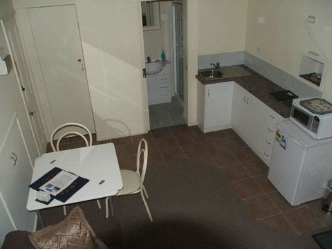 Bristol House Accommodation - Kempsey Accommodation 2