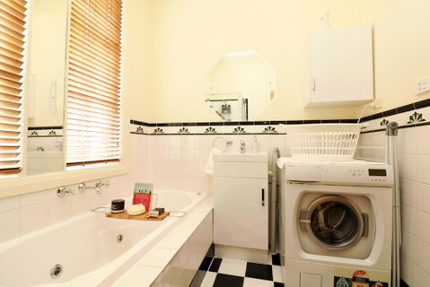 Brunswick Renaissance - Parking, Garden, Bath, Family - Kempsey Accommodation 3