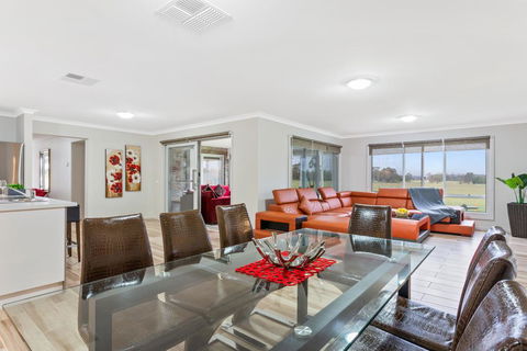 Bulla Hill Villas - Melbourne Airport - Kempsey Accommodation 1