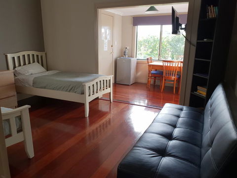 Bunbury's Most Convenient Location - Unit 2 - Kempsey Accommodation 1