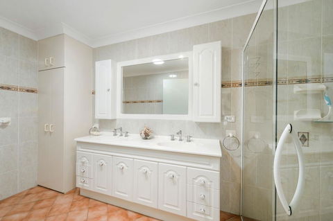 Burkeys, 5 Main Street - Kempsey Accommodation 1