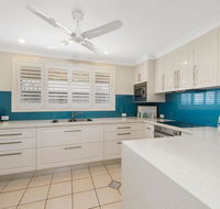 Burkeys 5 Main Street - Kempsey Accommodation