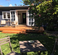 Burrill Lakeview Cottage - Kempsey Accommodation