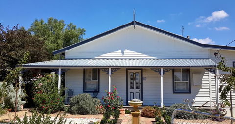 C & A's Cottage - Kempsey Accommodation 1