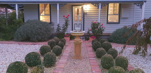 C & A's Cottage - Kempsey Accommodation 0
