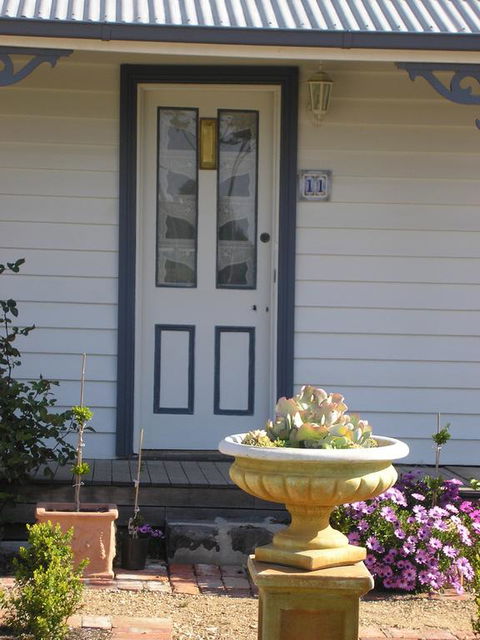C & A's Cottage - Kempsey Accommodation 3