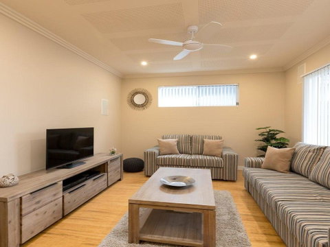Callala Breeze - Access To Indoor Community Pool - Kempsey Accommodation 2