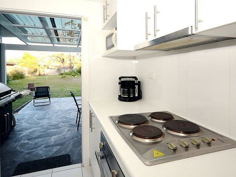 Callala Sun - Modern And Functional - Kempsey Accommodation 1