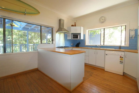 Cape Cod Beach House, 25 Skyline Crescent - Kempsey Accommodation 2