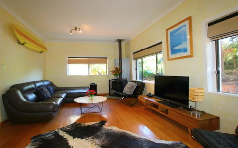 Cape Cod Beach House, 25 Skyline Crescent - Kempsey Accommodation 0