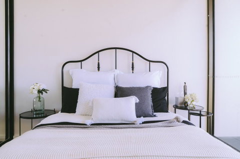 Capitol Executive Apartment On London Circuit - Kempsey Accommodation 0