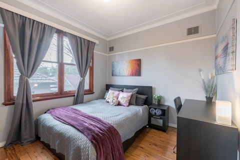 Carramar CozyHome 1minStation 5Bdrms1.5bathSleeps8 - Kempsey Accommodation 3