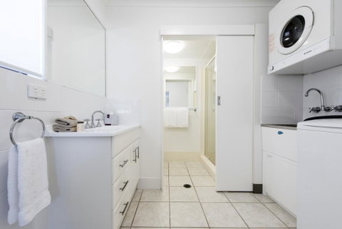 Cayman Quays - Kempsey Accommodation 3