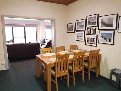 Cedarwood Apartments - Kempsey Accommodation 0