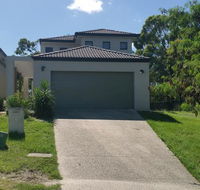 Central Gold Coast Large Modern Elevated House - Kempsey Accommodation