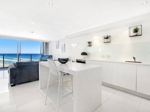 Central Surfers Paradise - Absolute Beachfront - Kempsey Accommodation 3
