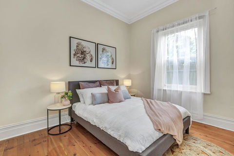 Character Home - Easy Tram To City - Kempsey Accommodation 0
