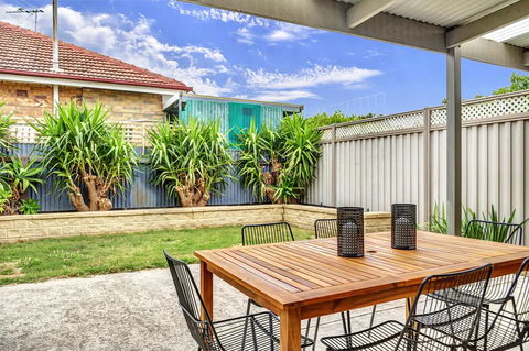 Character Home - Easy Tram To City - Kempsey Accommodation 3