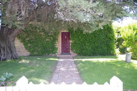 Charlottes Cottage - Kempsey Accommodation 0