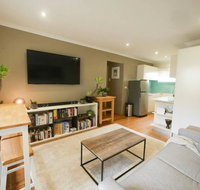 Chic Pet Friendly  500m to the Beach w/ parking - Kempsey Accommodation