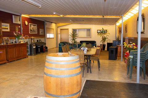 Chrissie's Dongara - Kempsey Accommodation 0