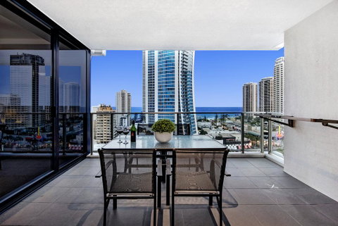 Circle On Cavil Holidays Gold Coast - Kempsey Accommodation 2