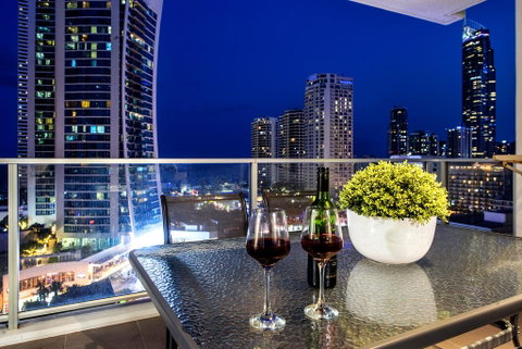 Circle On Cavil Holidays Gold Coast - Kempsey Accommodation 0