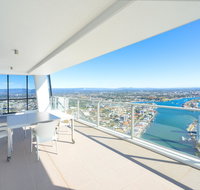 Circle On Cavill 52nd Floor Spacious Skyhome Apartment - Kempsey Accommodation