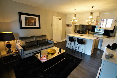 City Life Apartment-full Kitchen & Separate Bedroom - Kempsey Accommodation 1