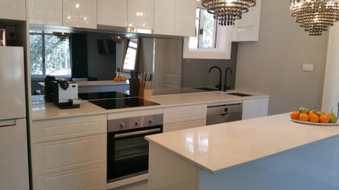 City Life Apartment-full Kitchen & Separate Bedroom - Kempsey Accommodation 2