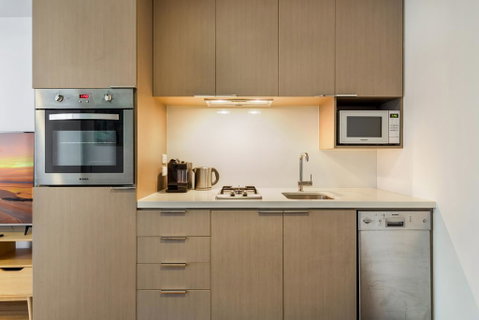 Clean Modern Apartment 15 Mins From City On Tram - Kempsey Accommodation 3