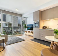 Clean Modern Apartment 15 Mins From City on Tram - Kempsey Accommodation