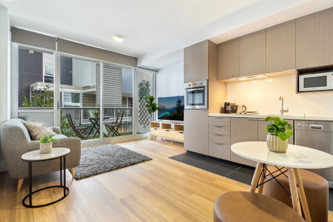 Clean Modern Apartment 15 Mins From City On Tram - Kempsey Accommodation 0