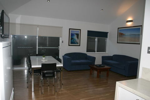 Clearwater Motel Apartments - Kempsey Accommodation 3