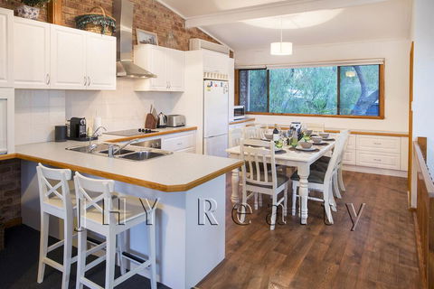Coastal Cottage - Kempsey Accommodation 0
