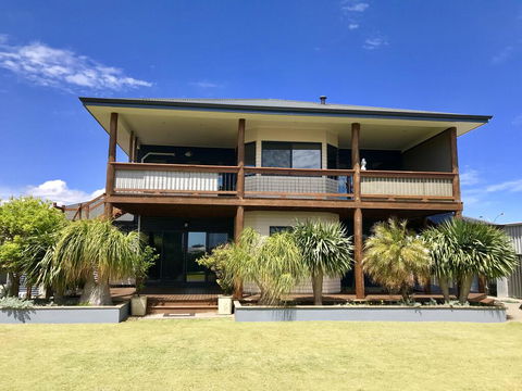 Coastal Paradise Holiday Home: Swimming Pool + WiFi - Kempsey Accommodation 3