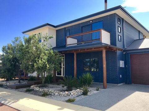 Coastal Paradise Holiday Home: Swimming Pool + WiFi - Kempsey Accommodation 2