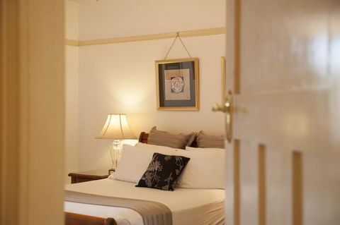 Cobb & Co Court Boutique Hotel - Kempsey Accommodation 0
