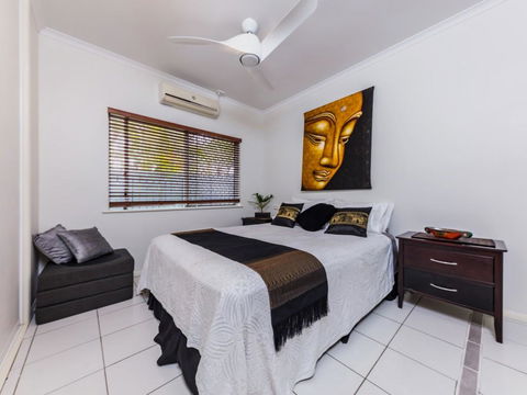 Coconut Blue Front - Palm Cove - Kempsey Accommodation 3