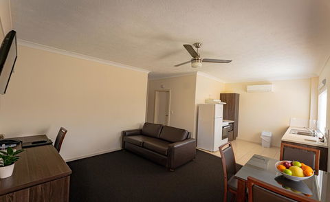 Comfort Inn And Suites Robertson Gardens - Kempsey Accommodation 1
